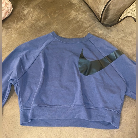 Women’s Nike crop crewneck sweater size XS - Picture 3 of 4